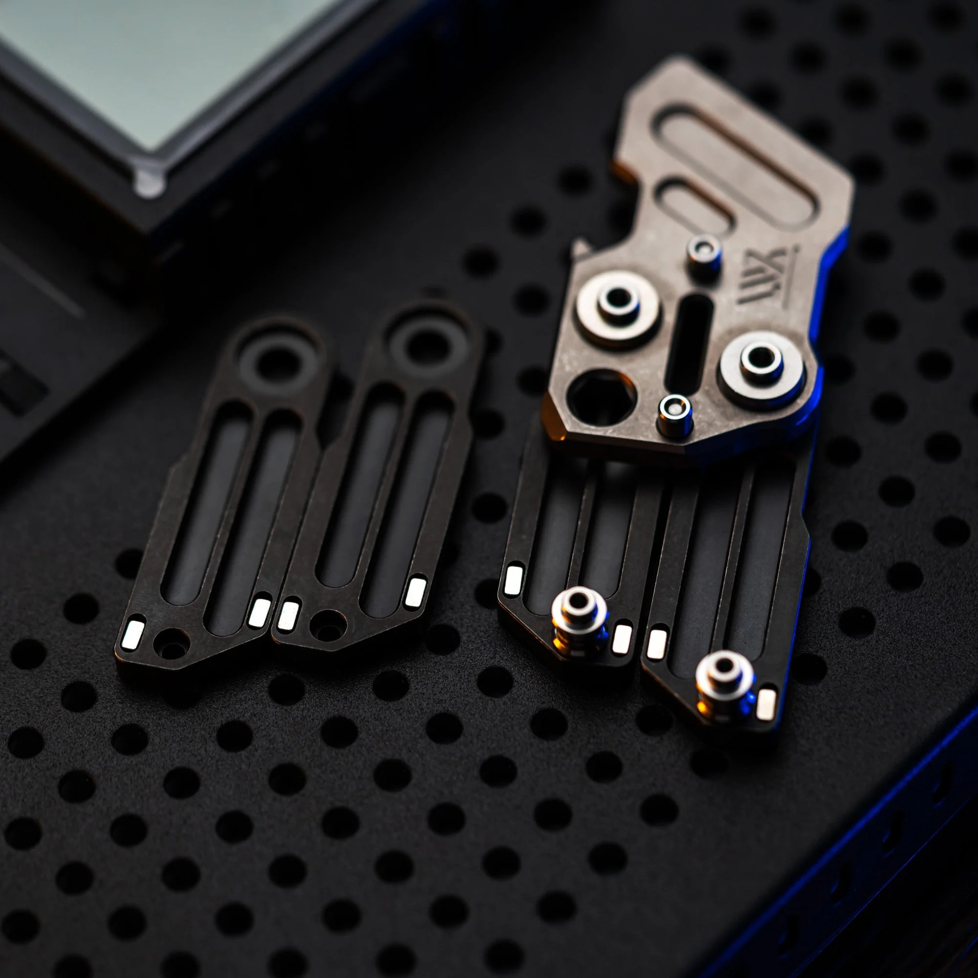 Wanwu COMPACT Gravity Fidget Prybar - Image 21