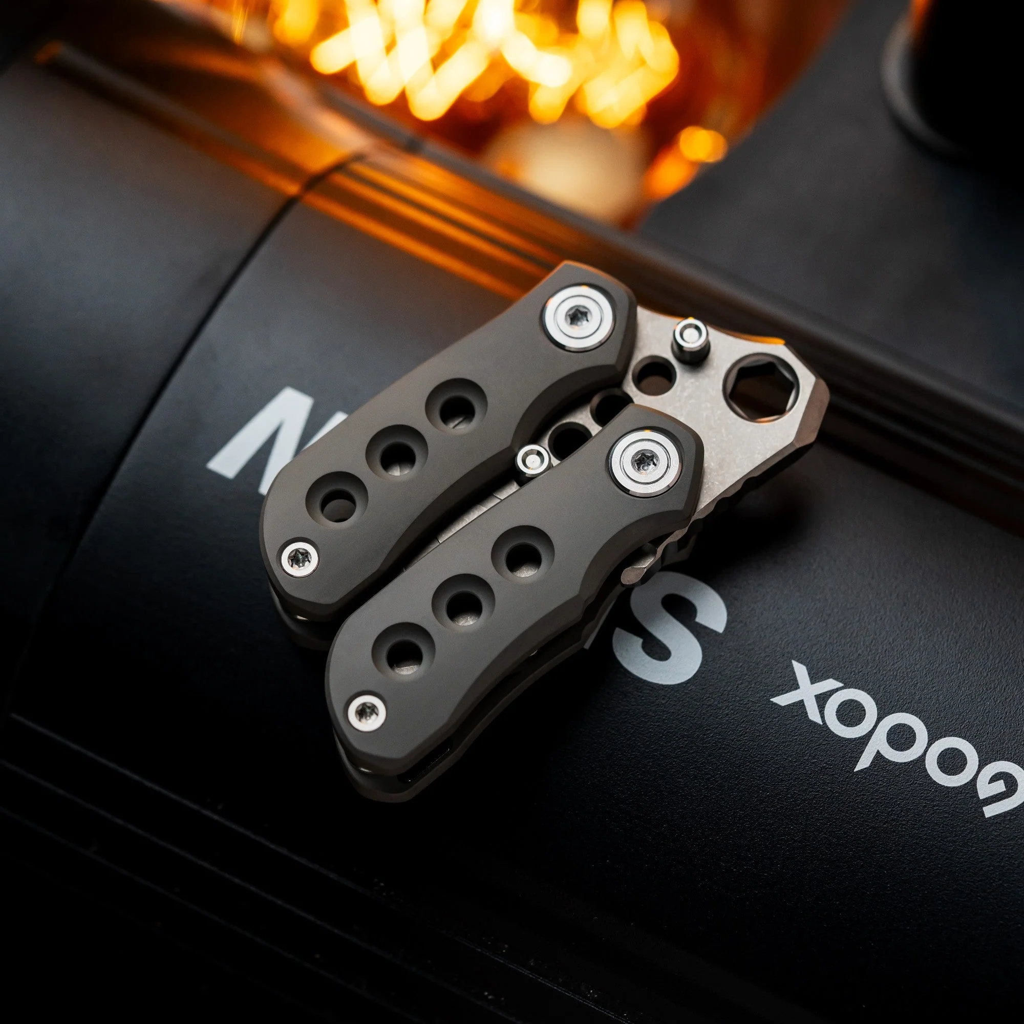 Wanwu V-BLOOD Gravity Fidget Prybar - Image 4